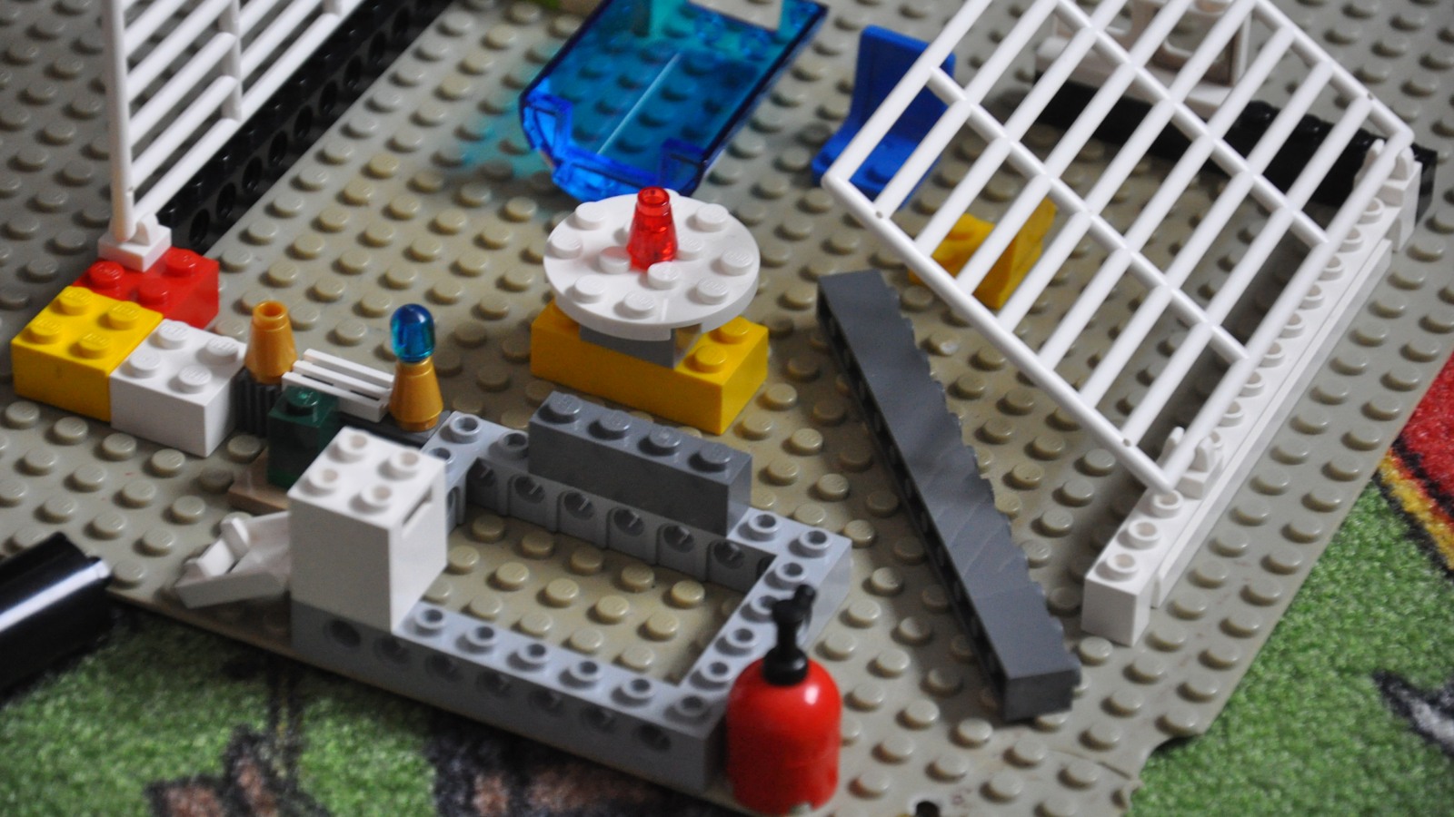 bild på lego i olika färger