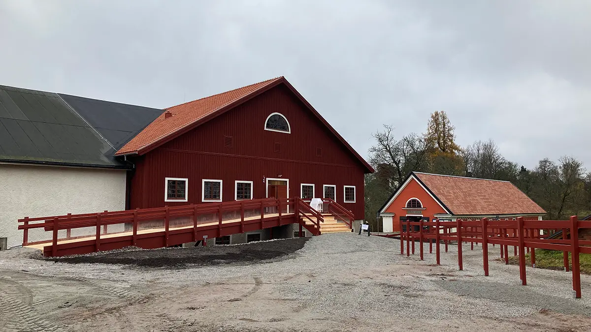Den nya stallbyggnaden i Karlslund.
