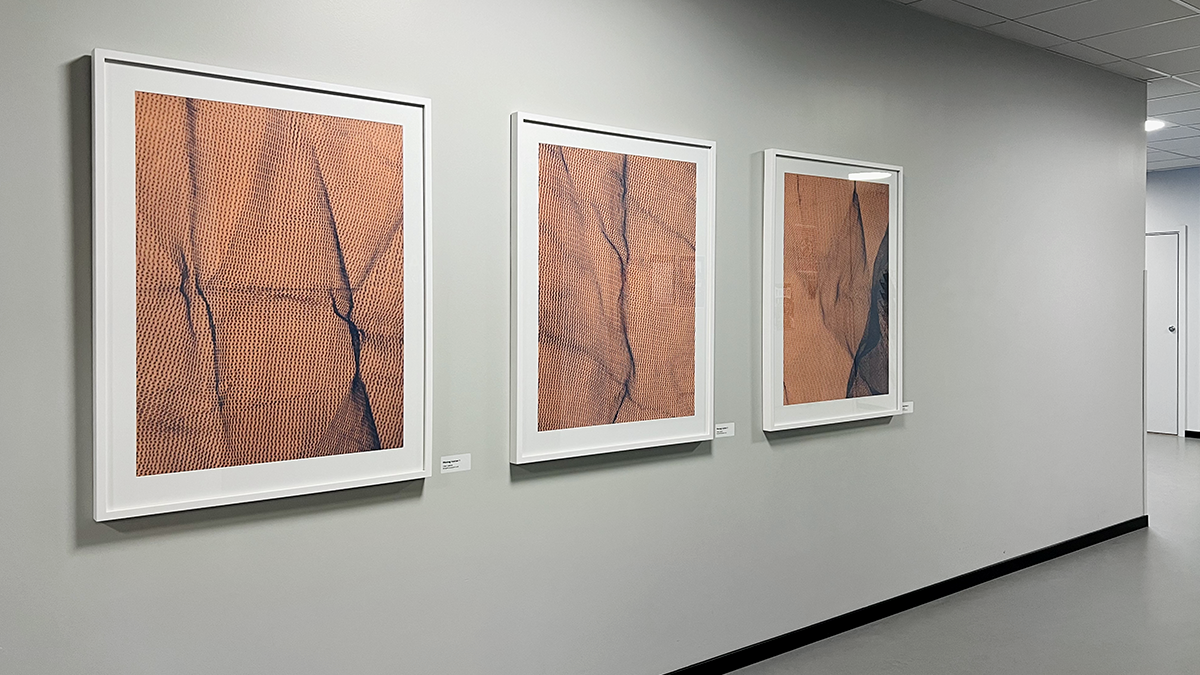 Cato Löland ”Moving matter 1”, ”Moving matter 2” och ”Moving matter 3” Screentryck, 2016.