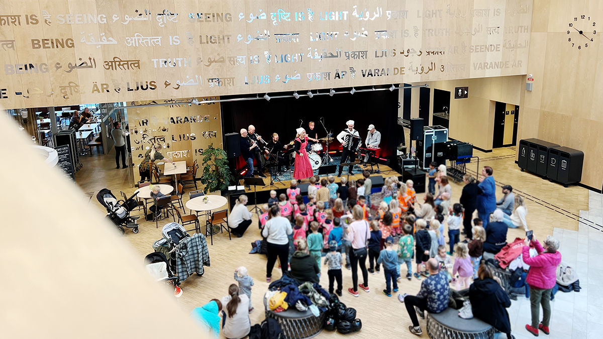 Barnkonsert med Cajsas Cafe på Entréscenen. Foto: Karin Wilkens