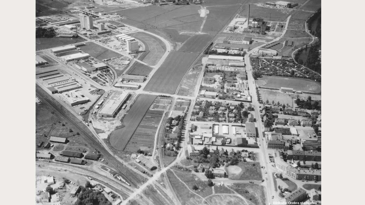 Flygfoto över Aspholmen, Örnsro, 1965. Bild Örebro stadsarkiv, AB-Flygtrafik.