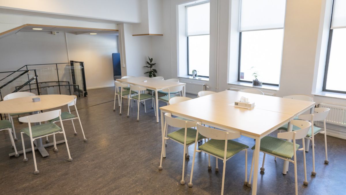Öppen yta för rastaktiviteter och fika.