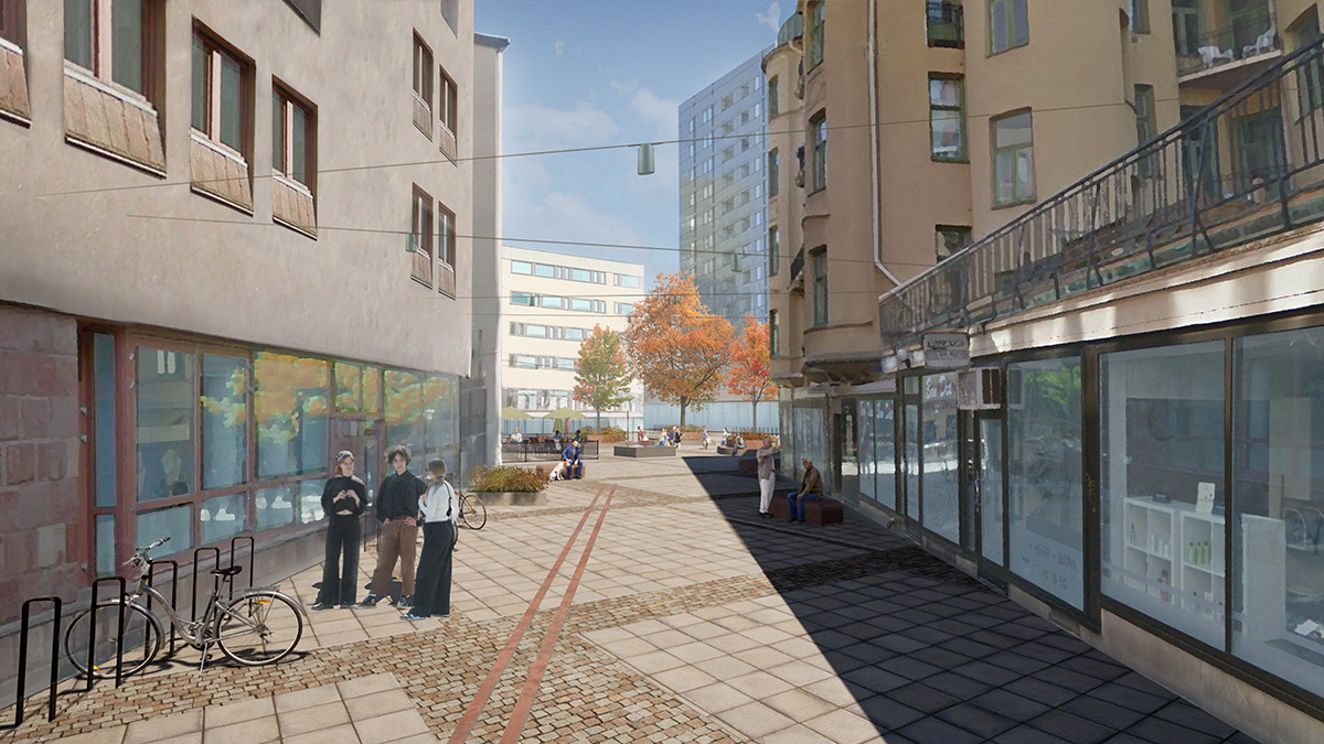Illustration av en stadsmiljö med en smal gågata mellan flerbostadshus. På vänster sida finns stora fönster och cykelställ med parkerade cyklar, där några personer står och samtalar. På höger sida syns butiksfönster och balkonger ovanför. Längre fram öppnar gatan upp mot ett torg med träd i höstfärger, sittplatser och fler människor som vistas i området. Ljuset faller in mellan byggnaderna och skapar tydliga skuggor över stenläggningen.