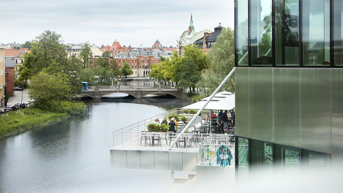 Terrassen var välbesökt i sommar, inte minst under livesommar på Kulturterrassen. Foto: Karin Foberg.