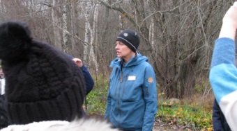 Birgitta jansson pratar inför barnen